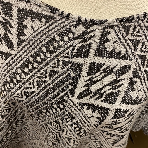 Stylish Sweater - Picture 3 of 7